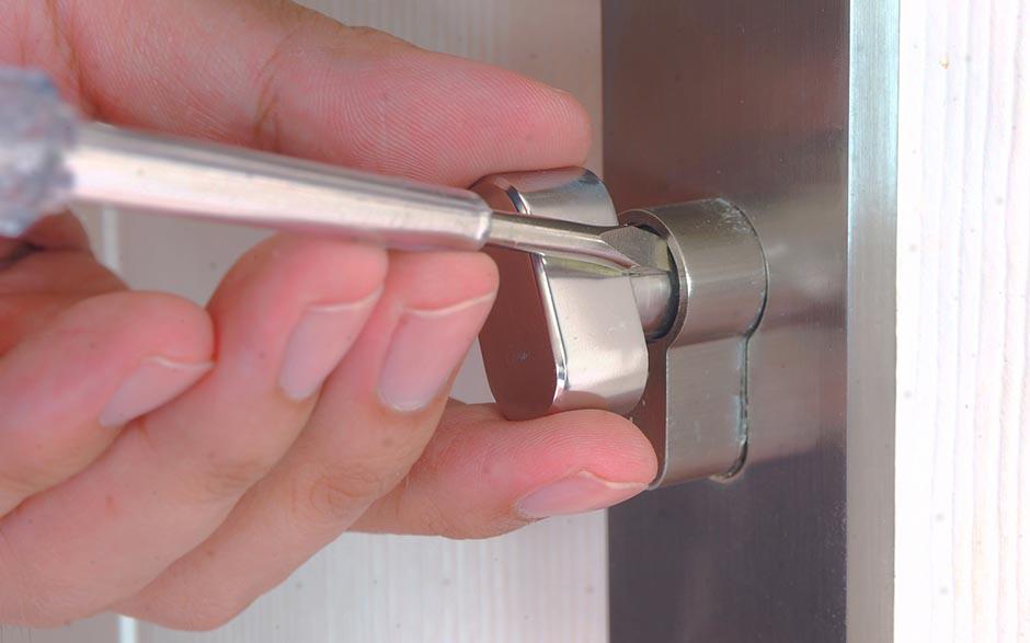 changement de serrure porte blindée prix Saint-Fargeau-Ponthierry